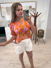 Cargar imagen en el visor de la galería, LUELLA - Blusa naranja estampado floral