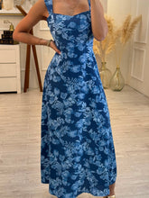 Cargar imagen en el visor de la galería, SEBASTIANA - Maxi vestido azul estampado