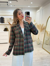 Cargar imagen en el visor de la galería, JACOBA - Blazer cuadros café con verde