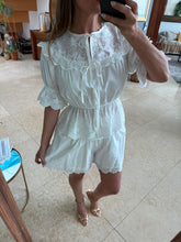 Cargar imagen en el visor de la galería, ASIA - Set blusa y short blanco