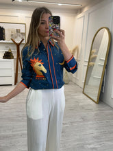 Cargar imagen en el visor de la galería, JUSTINE - Camisa azul petroleo estampada