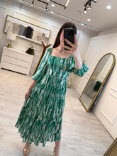 Cargar imagen en el visor de la galería, SVEA - Maxi vestido estampado verde