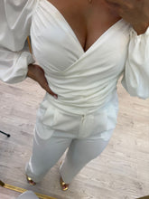 Cargar imagen en el visor de la galería, VICARIA - Set blusa y pantalón blanco