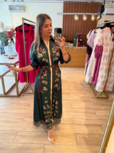 Cargar imagen en el visor de la galería, ZENDAYA - Maxi vestido verde botanico