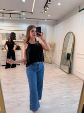 Cargar imagen en el visor de la galería, MOLLY - Blusa negra