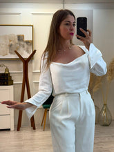 Cargar imagen en el visor de la galería, CHLOE - Blusa blanca manga larga