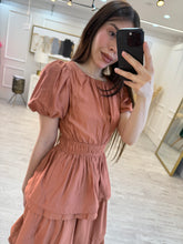 Cargar imagen en el visor de la galería, TOMASA - Maxi vestido ocre