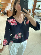 Cargar imagen en el visor de la galería, RACHEL - Blusa azul oscuro estampada