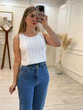 Cargar imagen en el visor de la galería, LISETTE - Blusa blanca sin mangas