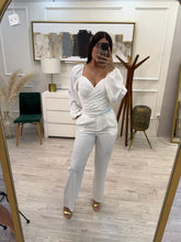 Cargar imagen en el visor de la galería, VICARIA - Set blusa y pantalón blanco