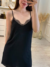 Cargar imagen en el visor de la galería, DERBY - Vestido lencero negro