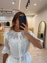 Cargar imagen en el visor de la galería, ARWEN - Set blusa y short blanco