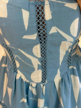 Cargar imagen en el visor de la galería, AINSLEY - Vestido azul con blanco