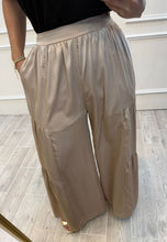 Cargar imagen en el visor de la galería, FANIA - Pantalón beige
