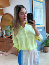 Cargar imagen en el visor de la galería, ROXANA - Blusa amarilla manga larga