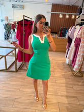 Cargar imagen en el visor de la galería, AELIANA - Vestido corto verde con blanco