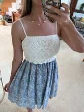 Cargar imagen en el visor de la galería, BRIAR - Vestido corto tirantes blanco con azul
