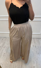 Cargar imagen en el visor de la galería, FANIA - Pantalón beige