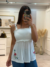 Cargar imagen en el visor de la galería, VALERIE - Blusa blanca