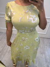 Cargar imagen en el visor de la galería, VENUS - Maxi vestido amarillo estampado