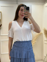 Cargar imagen en el visor de la galería, FLORA - Blusa blanca
