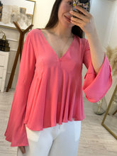 Cargar imagen en el visor de la galería, GIOVANNA - Blusa salmón manga larga