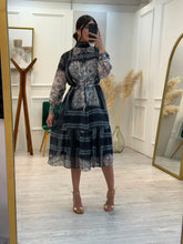 Cargar imagen en el visor de la galería, PROMISE - Vestido midi estampado