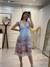 Cargar imagen en el visor de la galería, CANDY - Vestido midi azul claro estampado