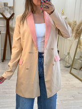 Cargar imagen en el visor de la galería, PENELOPE - Blazer beige con rosa