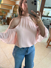 Cargar imagen en el visor de la galería, FATIMA - Blusa rosa bebé