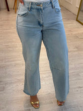 Cargar imagen en el visor de la galería, JOSEFINA - Pantalon denim claro