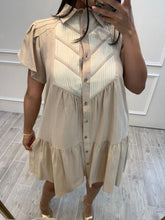 Cargar imagen en el visor de la galería, FENELLA - Vestido corto arena