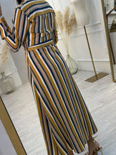 Cargar imagen en el visor de la galería, CHELSEA - Maxi vestido mostaza rayas