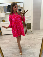 Cargar imagen en el visor de la galería, ALLISON - Vestido corto rojo estampado rosa