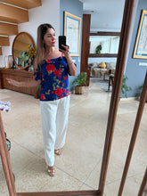 Cargar imagen en el visor de la galería, VALESKA - Blusa tirantes azul rey estampada