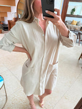 Cargar imagen en el visor de la galería, RHANIA - Vestido corto camisero avena
