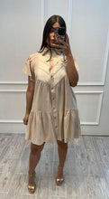 Cargar imagen en el visor de la galería, FENELLA - Vestido corto arena