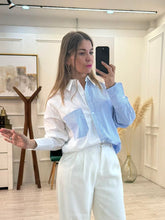 Cargar imagen en el visor de la galería, ALORA - Camisa blanca con azul