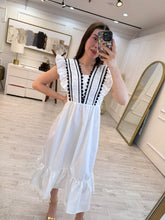 Cargar imagen en el visor de la galería, AILEEN - Maxi vestido blanco con detalles negros