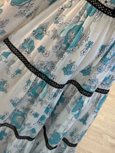 Cargar imagen en el visor de la galería, XYRA - Maxi vestido blanco estampado azul