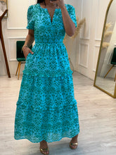 Cargar imagen en el visor de la galería, DEIDRE - Maxi vestido azul estampado