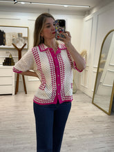 Cargar imagen en el visor de la galería, BAYLOR - Camisa de punto fucsia con beige