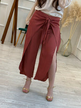 Cargar imagen en el visor de la galería, AIKO - Pantalón ocre.