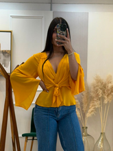 Cargar imagen en el visor de la galería, EVANGELINA - Blusa amarilla