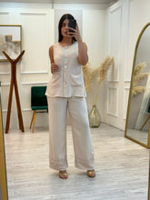 Cargar imagen en el visor de la galería, SALMA - Set blusa y pantalon beige