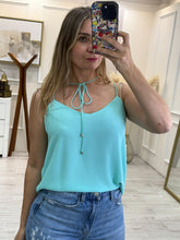 Cargar imagen en el visor de la galería, KENDALL - Blusa aqua tirantes