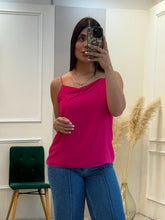 Cargar imagen en el visor de la galería, SAPHIRE - Blusa fucsia tirantes