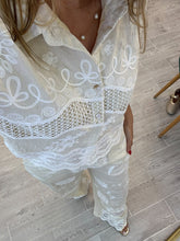 Cargar imagen en el visor de la galería, OLIVIA - Set pantalon y blusa avena