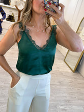 Cargar imagen en el visor de la galería, LOREL - Blusa verde tirantes
