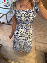 Cargar imagen en el visor de la galería, BRENDA - Set falda y blusa estampado azul